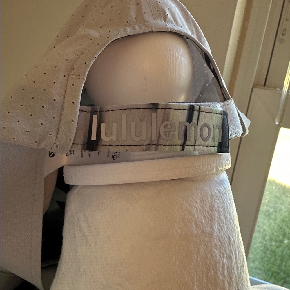 Lululemon Fast and Free Running Vent Hat Painted Glide model One Size - Picture 2 of 4